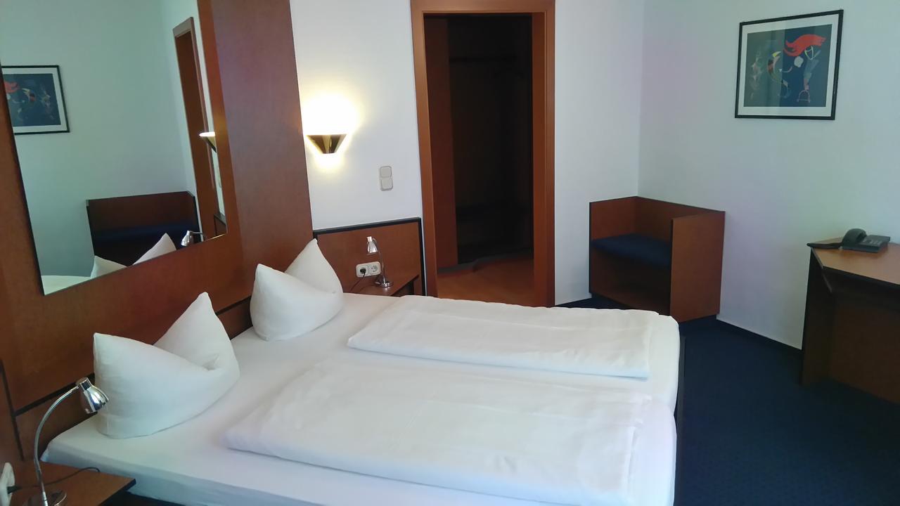 Hotel Loewensteiner Hof Haus Am Neuplatz Wertheim Eksteriør bilde